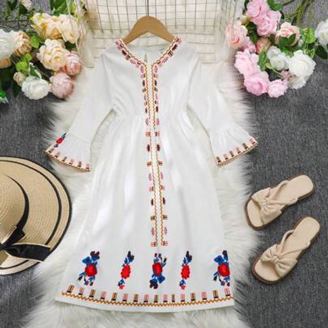 SHEIN Young Girls&#39; V-Neck Geometric Pattern + Ruffle Hem Floral Print Waisted Long Tunic Dress With Flare Sleeves, Elegant Dress For Spring/Summer Holiday &