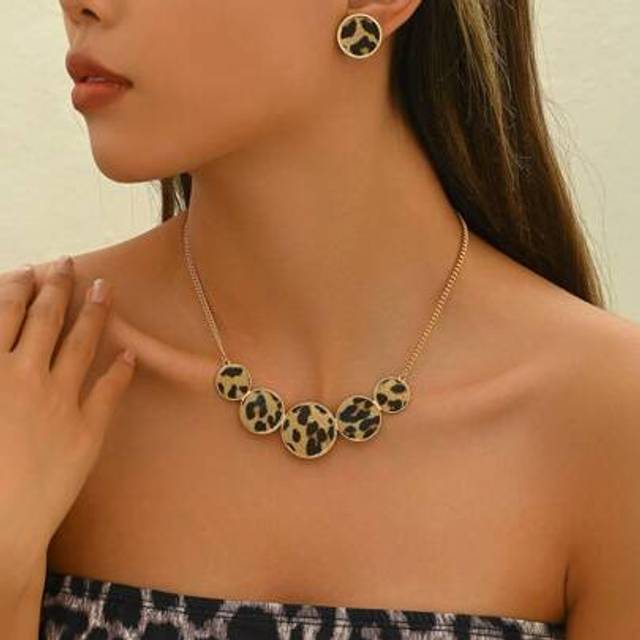 SHEIN 3pcs/Set Retro Minimalist European & American Style Leopard Print, Geometric Pendant Necklace & Earrings Jewelry Set, Daily Wear And Gift