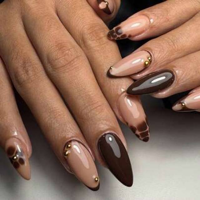 SHEIN Instantly Upgrade Your Look, 24pcs/Set Almond Shaped Sweet Brown Flowery 3D Pearl Decorated Chic Leopard Print Full Cover Press-On Fake Nails, Comes W