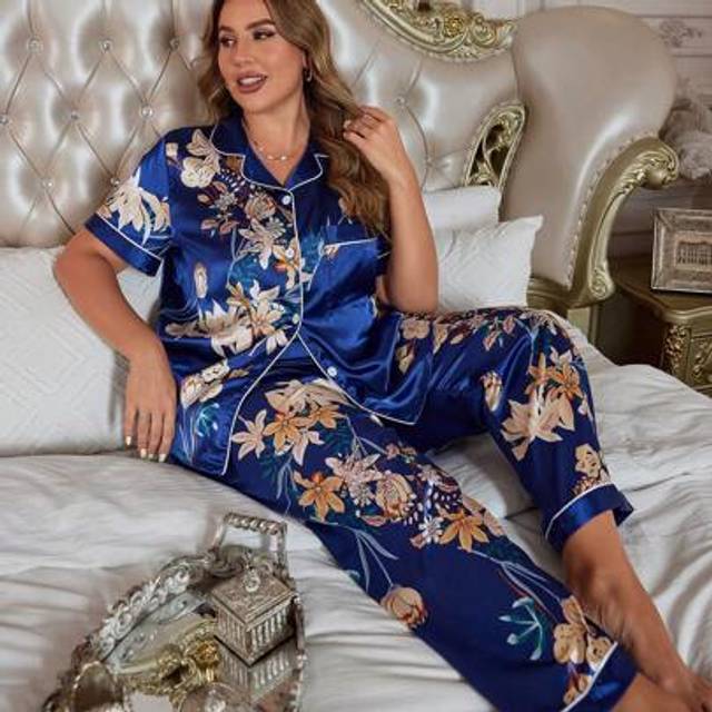 SHEIN Women&#39;S Plus Size Simulated Silk Large Floral Elegant Satin Pajama Set