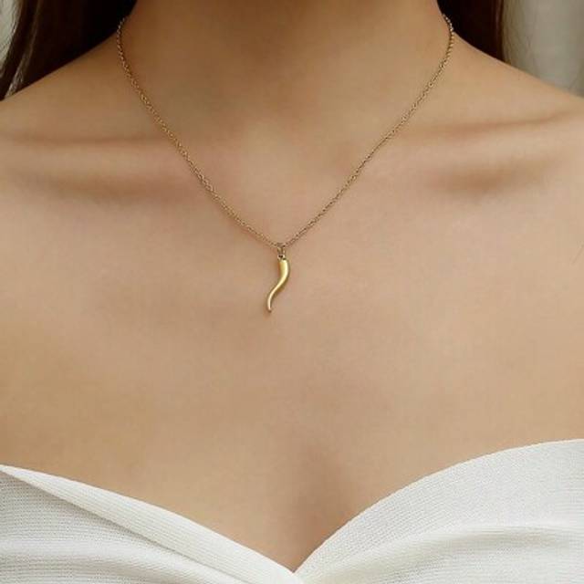 SHEIN 1pc Stainless Steel Chain Necklace With Italian Horn Amulet Pendant, Strength Of Love Talisman Necklace, Available In Gold Or Silver Color, Suitable F