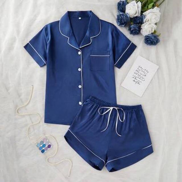 SHEIN 2pcs Solid Color Pocket Short Sleeve Shorts Satin Women Pajama Set, Sleepwear Loungewear