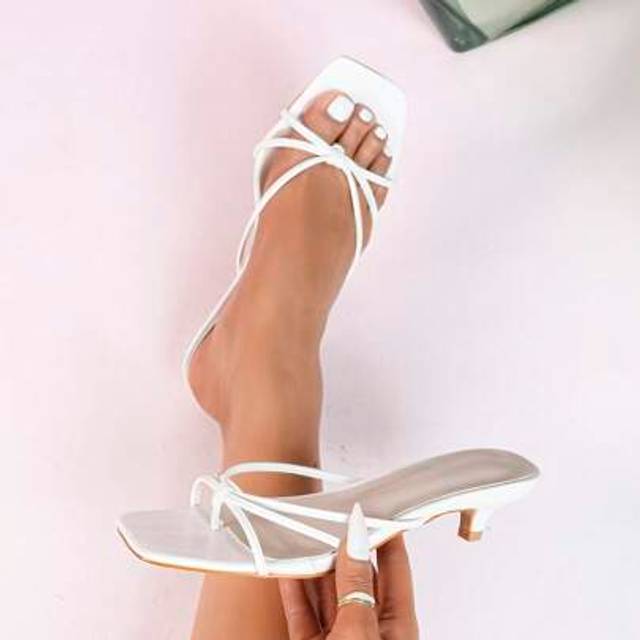 SHEIN Women&#39;s High Heel Sandals, Square Heel Chunky Heel Glass Heel Fashion Slippers, White Sandals With Ankle Strap, Flip Flops With Toe Ring And Ankle Str