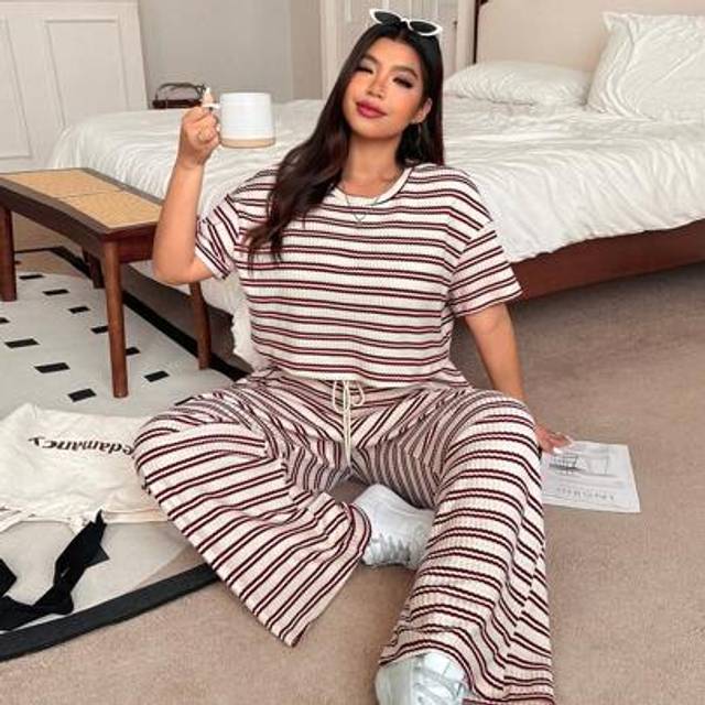 SHEIN 2pcs Plus Size Summer Red Striped T-Shirt And Pants Casual Set