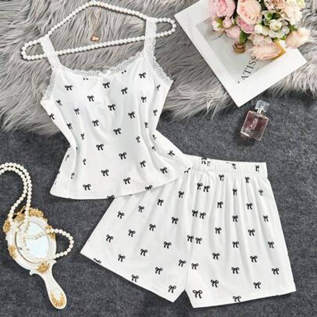 SHEIN 2pcs/Set Teen Girl Minimalist Bow Decor Lace Trim Camisole & Shorts Knit Comfortable Casual Summer Pajamas