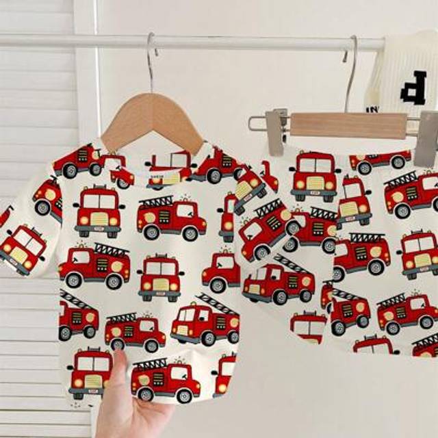 SHEIN Baby Boy Casual Loose 2 Pieces Set, Classic Chic Cartoon Fire Truck Print, Suitable For Summer