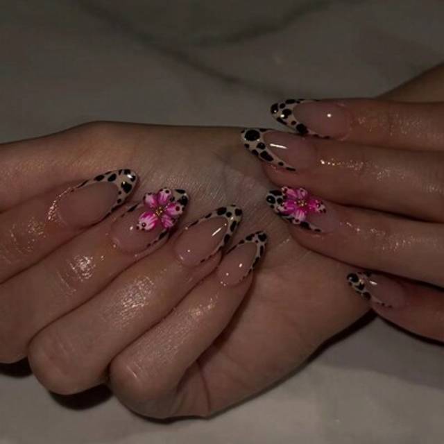 SHEIN 24pcs Short Almond Shape Press On Nails Set Acrylic Nails Nude French Leopard Print Flowers Fake Nails Nails Manicure Set Detachable Full Cover Long L