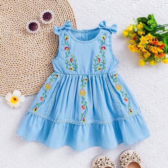 SHEIN Baby Girls&#39; Blue Cute Long Sleeveless Dress, Comfortable Vacation Butterfly Embroidery Slip Dress