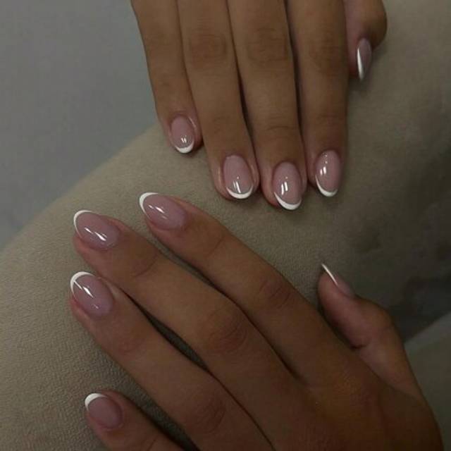 SHEIN 24pcs French White Nails Short Press On Nails Oval Shape False Nails Simple Fake Nails Nude Nails Art