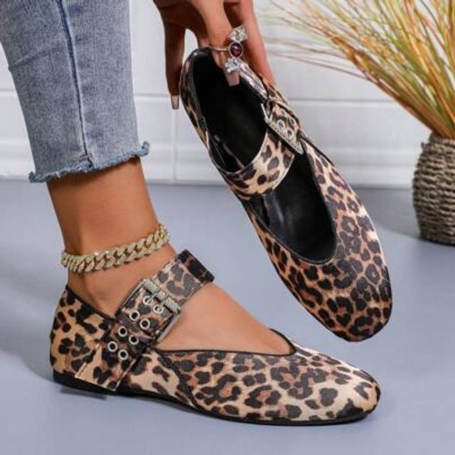 SHEIN Women&#39;s Brown Leopard Print Flat Ballet Dance Shoes, Women&#39;s Punk Style French Mary Jane Shoes With Metal Buckle Adjustable Size, Comfortable Soft Dan