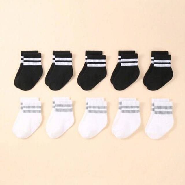 SHEIN 10 Pairs Of Baby Casual Socks In Black And White Combinations. They Are Soft And Comfortable Socks For Both Baby Boys And Girls And Can Be Worn In All