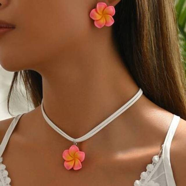 SHEIN 1 Set Of 3pcs Minimalist Resin & Acrylic Ombre Flower Pendant Necklace And Earrings, Fresh & Sweet Summer Vibes, Dopamine Floral Collar Necklace Jewel
