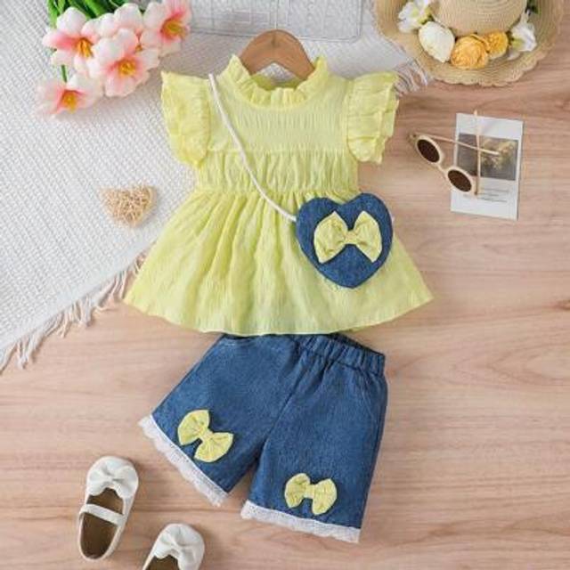 SHEIN 2pcs/Set Baby Girl Casual Fashionable Yellow Double Cap Sleeve Dress White Lace Hem Shorts Set With Bow Decor Pockets And Mini Bag, Summer
