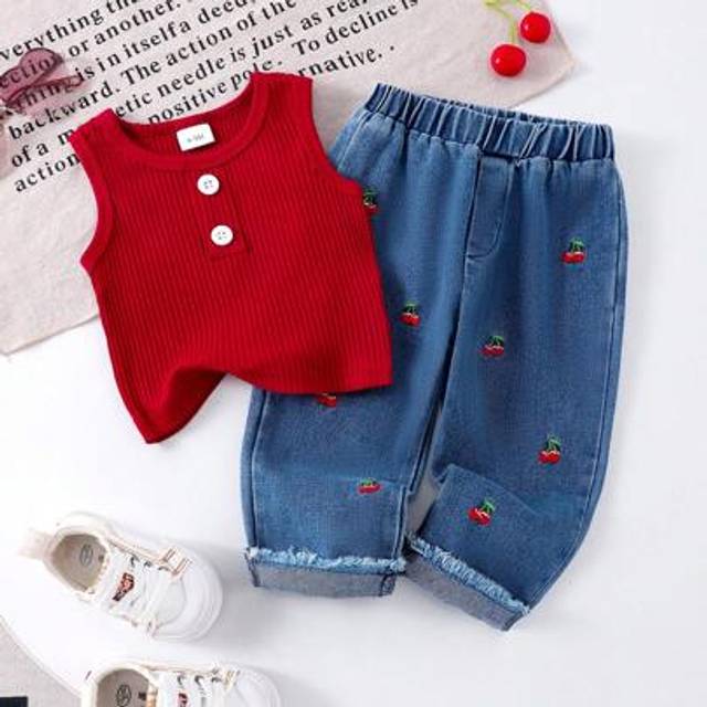 SHEIN 2pcs Baby Girl Button Decor Sleeveless Top And Cherry Embroidery Straight Leg Jeans Set