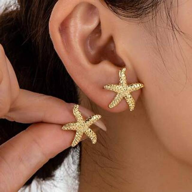 SHEIN 1 Pair Geometric Pearl & Starfish Stud Earrings