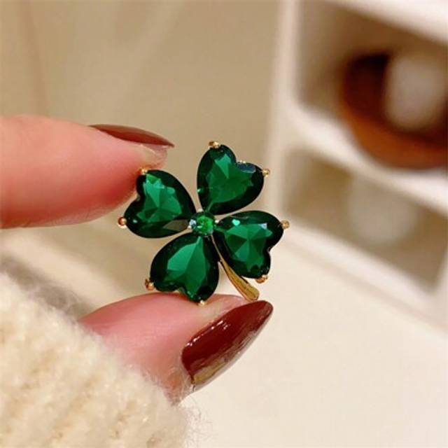 SHEIN Exquisite Sparkling Four Leaf Clover Brooch, High-End Women Green High-Quality Lapel Flower Decoration Chic Suit Pin, New Fashion Accessory Valentines