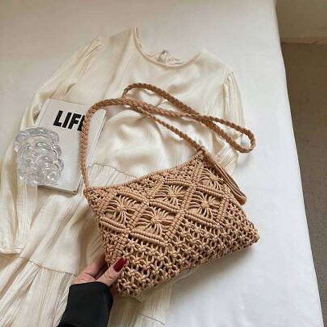 SHEIN 1pc Summer Handwoven Straw Hollow Rhombus Small Crossbody Bag, Women New Fashion Casual Small Shoulder Bag, Tassel Decor Envelope Bag, Versatile Beach