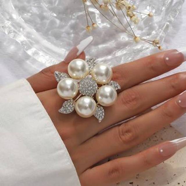 SHEIN A Stylish Exaggerated Open Adjustable Pearl And Diamond Flower Ring