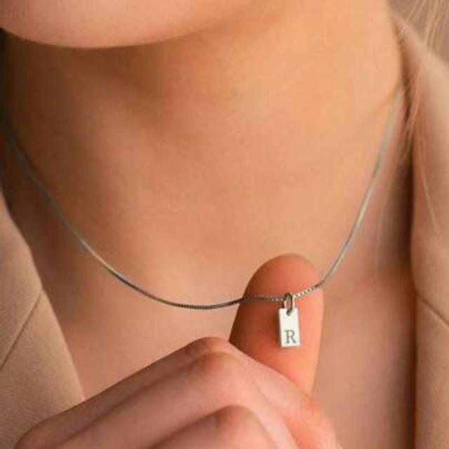 SHEIN 1pc Women Tiny Letter A-Z Initial Letter Necklaces Golden Plated Stainless Steel Engraved Letter Necklace Aesthetic Birthday Valentine&#39;s Day Gift Jewe
