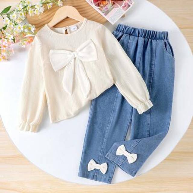 SHEIN 2pcs Young Girl&#39; Cute Bow Long Sleeve Top And Jeans Pants Set, Spring/Autumn