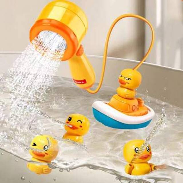 SHEIN 1set Kids Bath Sprinkler Shower Toy Rubber Yellow Duck & Pirate Duck Fun Water Play Toy, Suitable For Children Summer Pool Water Fun