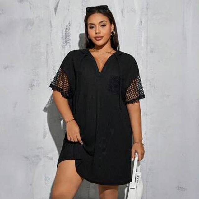 SHEIN Plus Size Women&#39;s Spring And Summer Fashion Casual Loose And Comfortable Basic Versatile Daily Slim Black Waffle Hooded Short Sleeve Short Dress,Stree