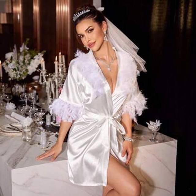 SHEIN Women&#39;s Luxury Feather Decorated Satin Bathrobe