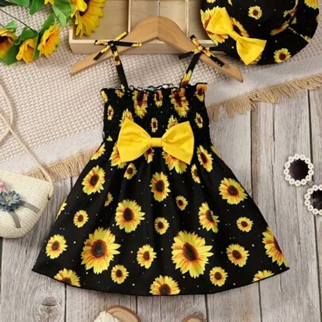 SHEIN Young Girls &#39; Dress With Chrysanthemum Print And Bow Strap (No Sell Of Decorations Except Clothes)