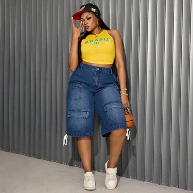 SHEIN Plus Size Women&#39;s Festival Loose Drawstring Hem Denim Jeans, Casual Work Cargo Straight Leg Capri Pants