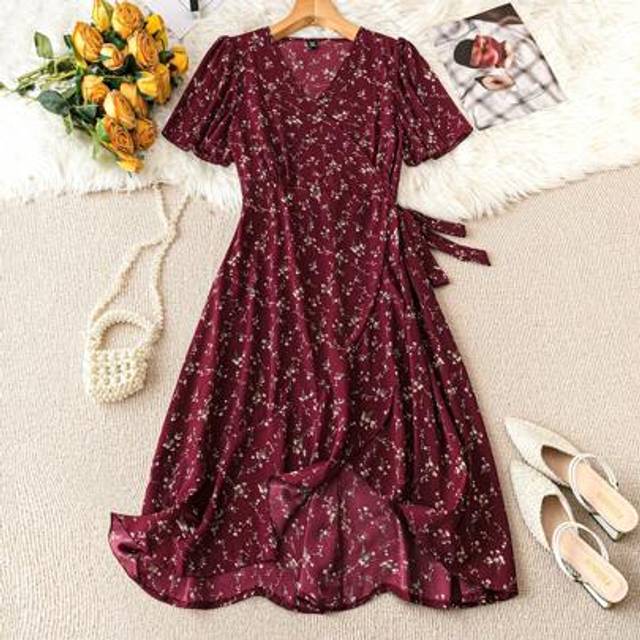 SHEIN Plus-Size Summer Holiday Ditsy Floral Print Wrap-Tie Dress Burgundy Women Outfit