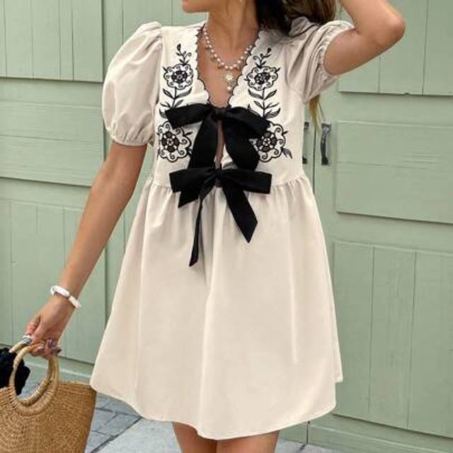 Serisse Women&#39;s Casual Contrast Embroidery And Contrast Laces Floral Hollow Embroidery Lace-Up Dress  Knotted Front Short Puff Sleeve Fashionable Mini Dress D