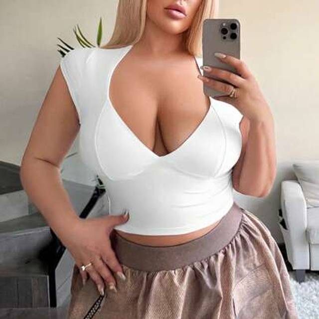 SHEIN Plus Size Women&#39;s Basic Solid Deep V Sexy Tight Short T-Shirt, Suitable For Everyday Wear, Western Wear, Cruise Attire, Music Festival, Concert, Carni