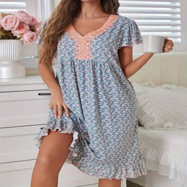 SHEIN Chic Romance, Elegant French Floral Print Nightgown For Women - V-Neck, Short Sleeve With Ruffle Hem & Lace Detail, Comfortable Polyester Blend, Machi