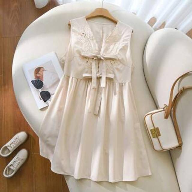 Elaquor Plus Size Elegant Butterfly Embroidered Smock Dress