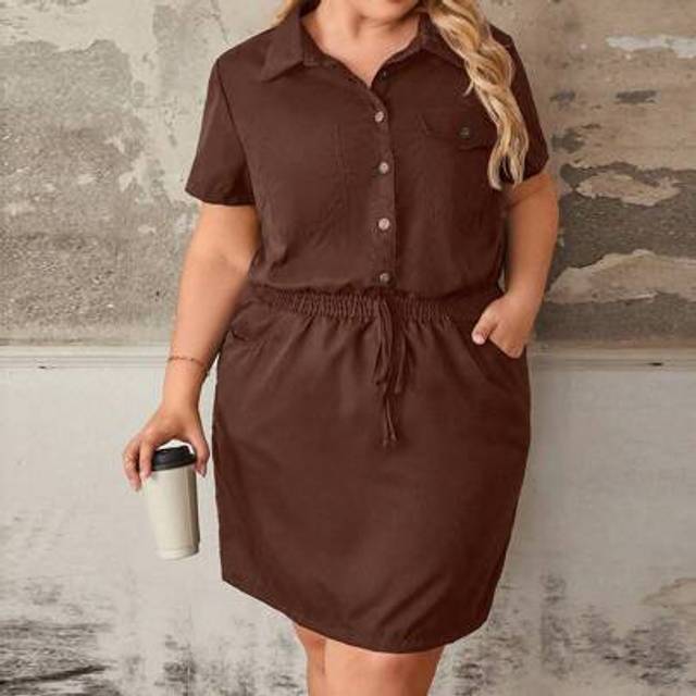 SHEIN Plus Size Women&#39;s Green Military Style Cargo Shirt Dress, Elasticated Waist, Half-Placket Short Sleeve, Casual Outdoor Commute Daily Work Shift Dress