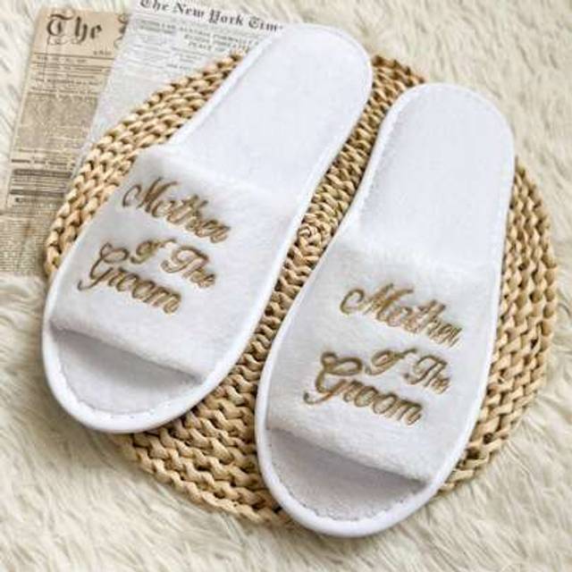 SHEIN Wedding Theme Slippers, Gold &#34;Mother Of The Groom&#34; Logo, Open-Toe, White Coral Fleece Material, Wedding & Bridesmaid Disposable Slippers