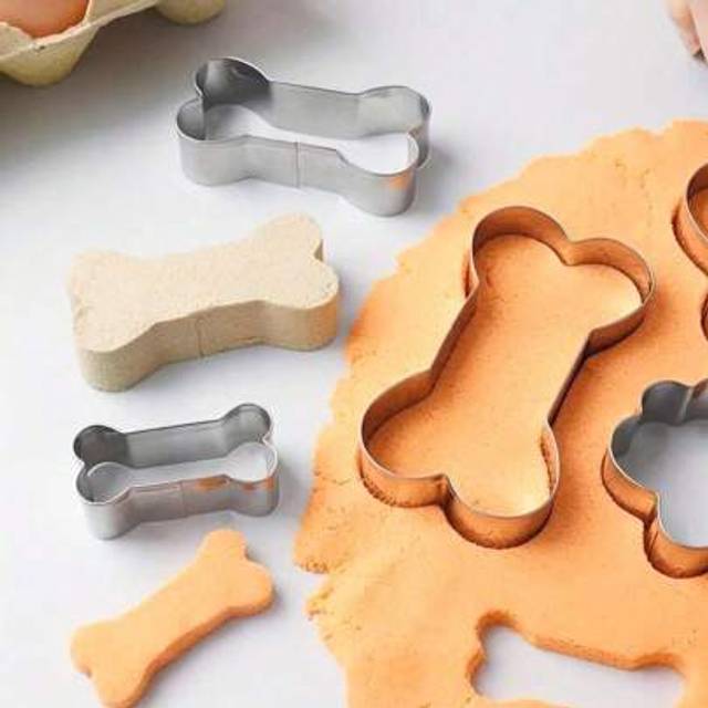 SHEIN Dog Bone-Shaped Biscuit Cutting Mold, Cake Cutter, Biscuit Mold, Baking Tools, Kitchen Accessories.