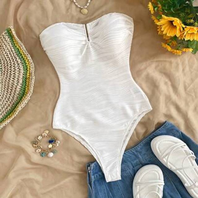 SHEIN Plus Size Summer Vacation Solid Color Textured Fitted Bandeau White Bodysuit For People Of Shorter Stature