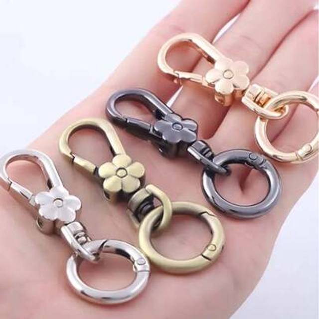 SHEIN Metal Flower Keychain Clips, Carabiner Key Ring Set For Home And Car Key Organizer, Decorative Ladies Key Ringslovely Flower Zinc Alloy Rotating Buckl
