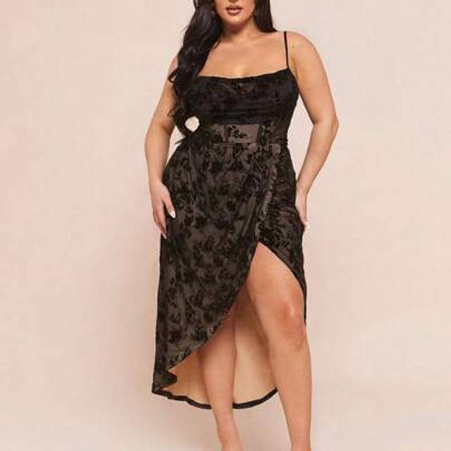 SHEIN Plus Size Women&#39;s Spring And Summer Black Flocked Mesh Long Gathered Slit Camisole Dress, Graduation Season Dress, French Dress, Evening Dress, Birthd