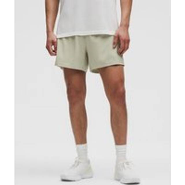 lululemon – Pace Breaker Shorts mit Liner für Männer – 13 cm – Größe 2XL in Fog Green