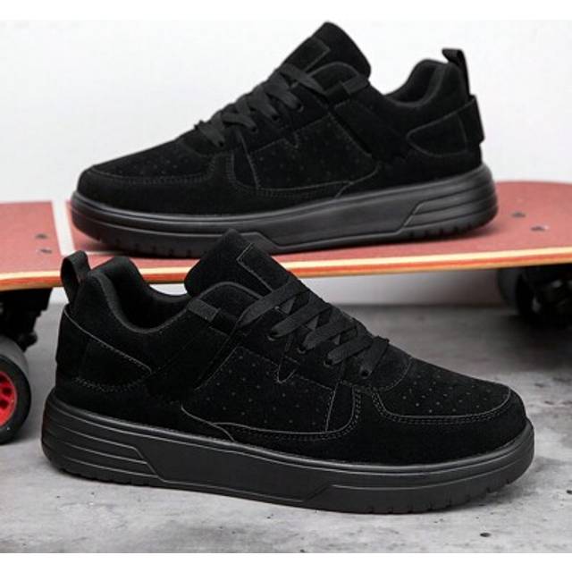 SHEIN Men&#39;s Simple Style Black Personalized Patchwork Comfortable Casual Sneakers, Romantic College Chic Low-Top Skate Shoes, Fashionable Outdoor Hiking Cou
