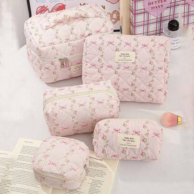 SHEIN 1Pc Pink Ditsy & Stripe Bow Knot Pattern Quilting Large Capacity Women Makeup Bag,Travel Cosmetic Bag ,Girls Make Up Storage Bag ,Makeup Pouch Skincar