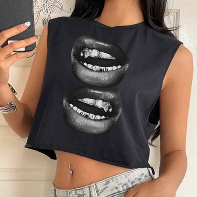 SHEIN Women&#39;s Casual Minimalist Music Festival Lip Print Round Neck Loose Cropped Tank Top