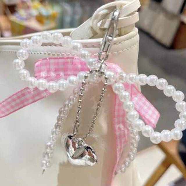 SHEIN 1pc Flower Lace Bow Knot & Pearl Decor Keychain Wallet Charm Bag Accessory Shoe Decoration Bowknot Ornament Heart Pearl Pendant Sweet & Cute Style Y2K