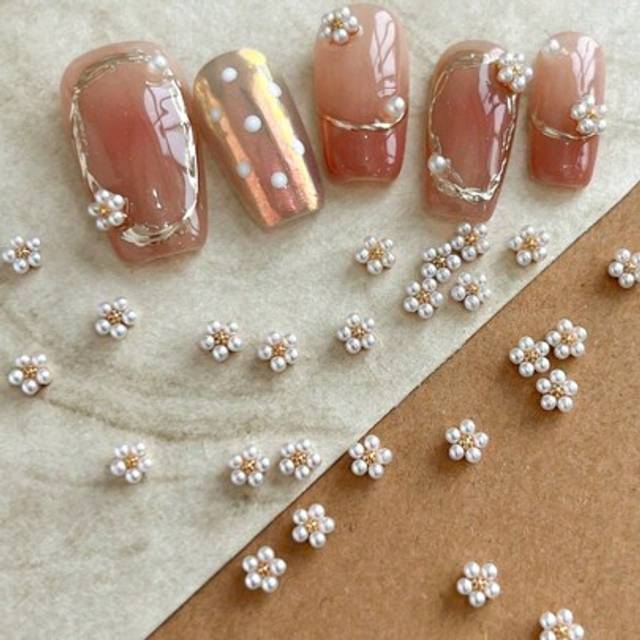 SHEIN 10pcs Pearl Flower Nail Art Rhinestones, 5-Petal 3D Luxury Nail Decorations, Unscented Mini Charms For DIY Manicure