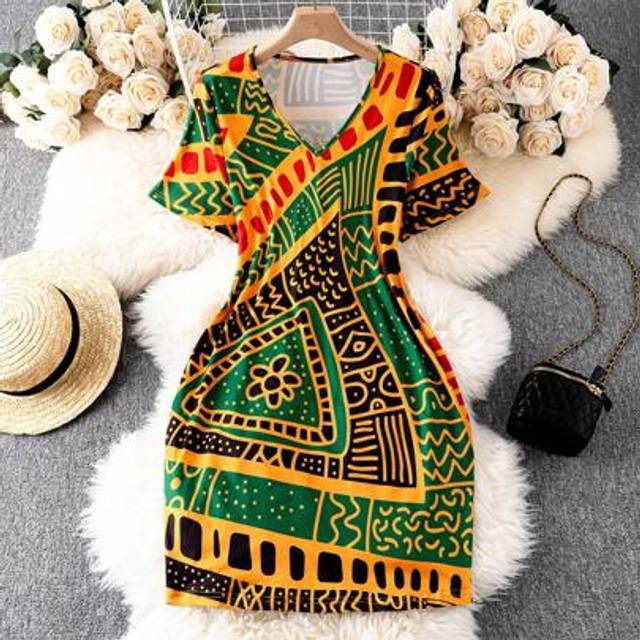 SHEIN Plus Size Summer Fashion Casual Fitted V-Neck Full Body Print Short Sleeve Dress