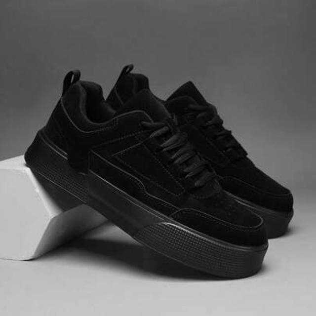 SHEIN Men&#39;s Black Vintage Faux Leather Panel Comfortable Low-Top Non-Slip Casual Sneakers, Fashionable Lace-Up Streetwear Youth Athletic Skate Shoes