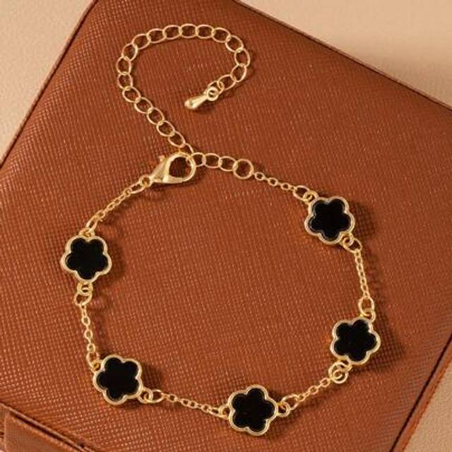 SHEIN 1pc Fashion Minimalist 5-Petal Flower Design Classic Women Bracelet, Suitable For Daily Wear, Best Gift For Friends