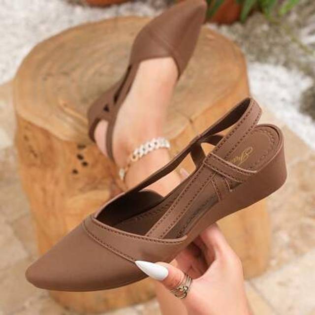 SHEIN Women&#39;s Pointed Toe Kitten Heel Sandals, Casual Chic Spring/Summer Outdoor Buckle Closure Brown Heeled Sandals, Elegant & Formal Feel